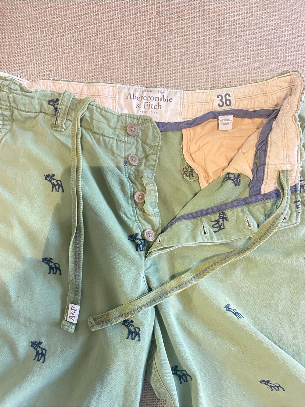 VINTAGE Y2K Abercrombie & Fitch Mens 36 Olive Green Moose Logo Distressed Shorts - Picture 5 of 8